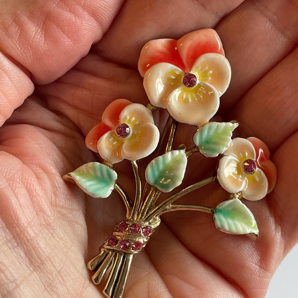 MONET Vintage Enamel and Rhinestone Bouquet Brooch. - Picture 4 of 6